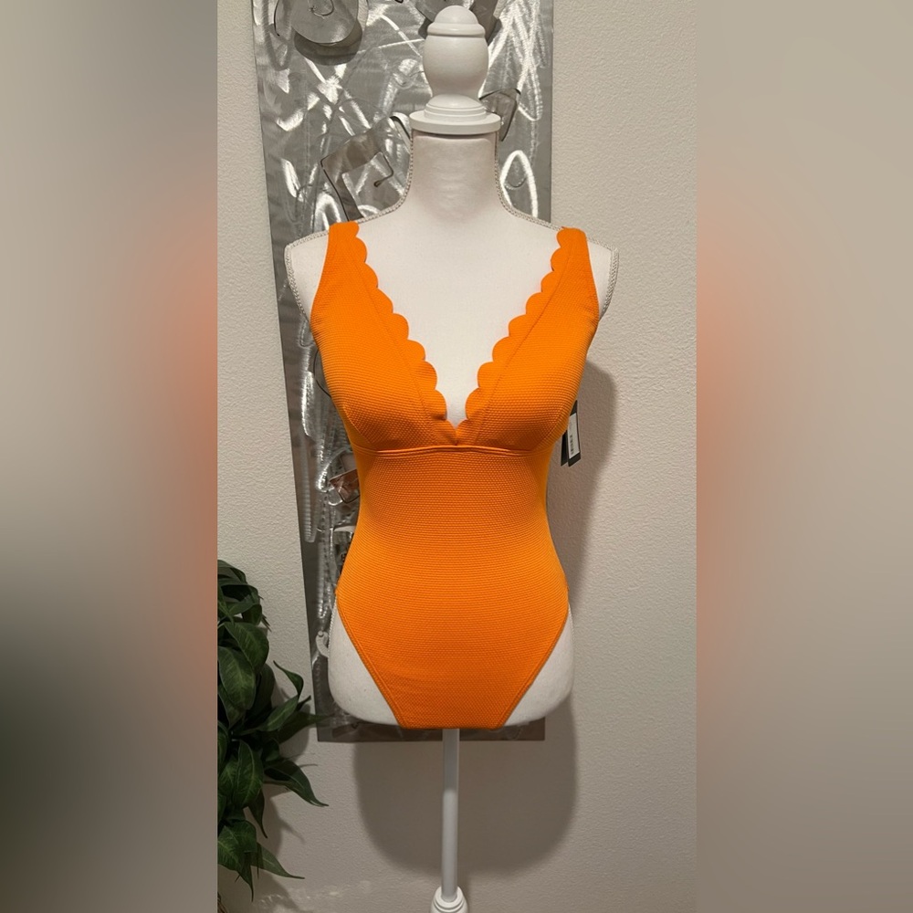 NWT Kate Spade Plunge One Piece
Swimsuit- Vibrant Satsuma Orange Textured